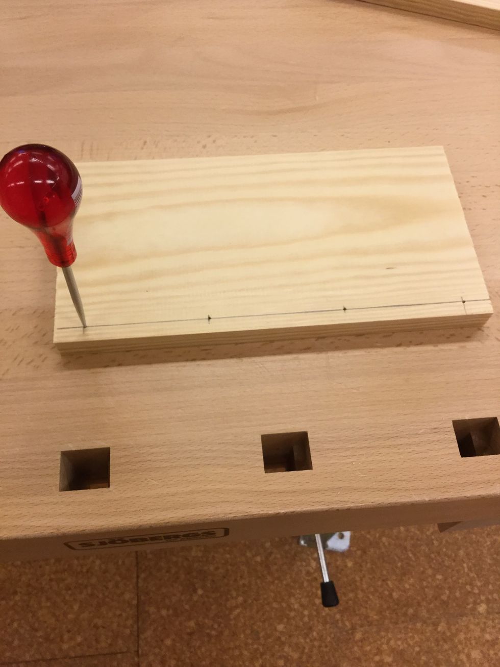 Tryck ett litet h\u00e5l med RITSPETS ( \u00e4ven kallad SYL)!