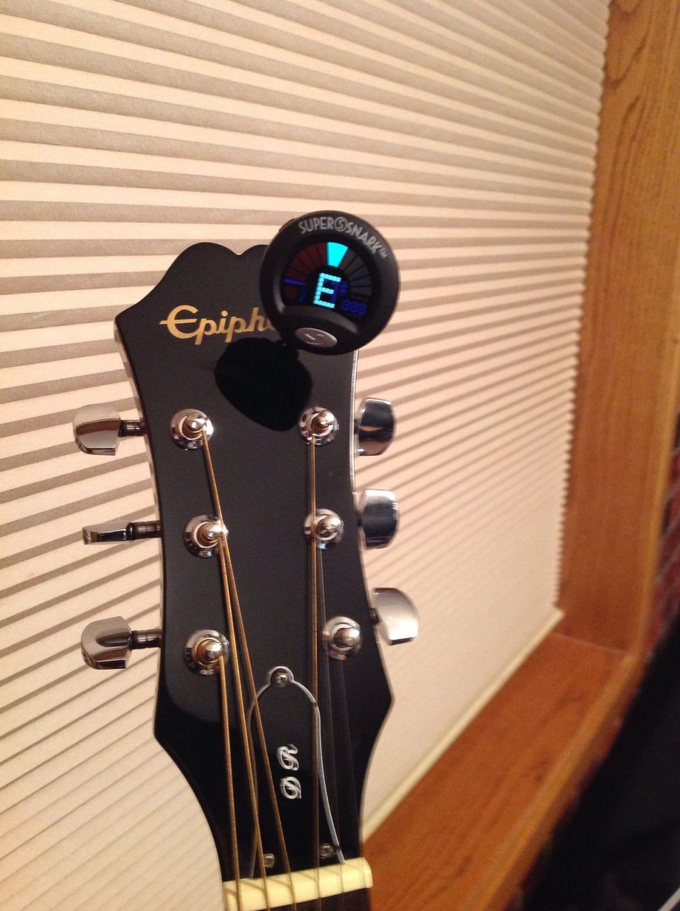 Tune the 1st string to E, one octave higher than the thickest string.