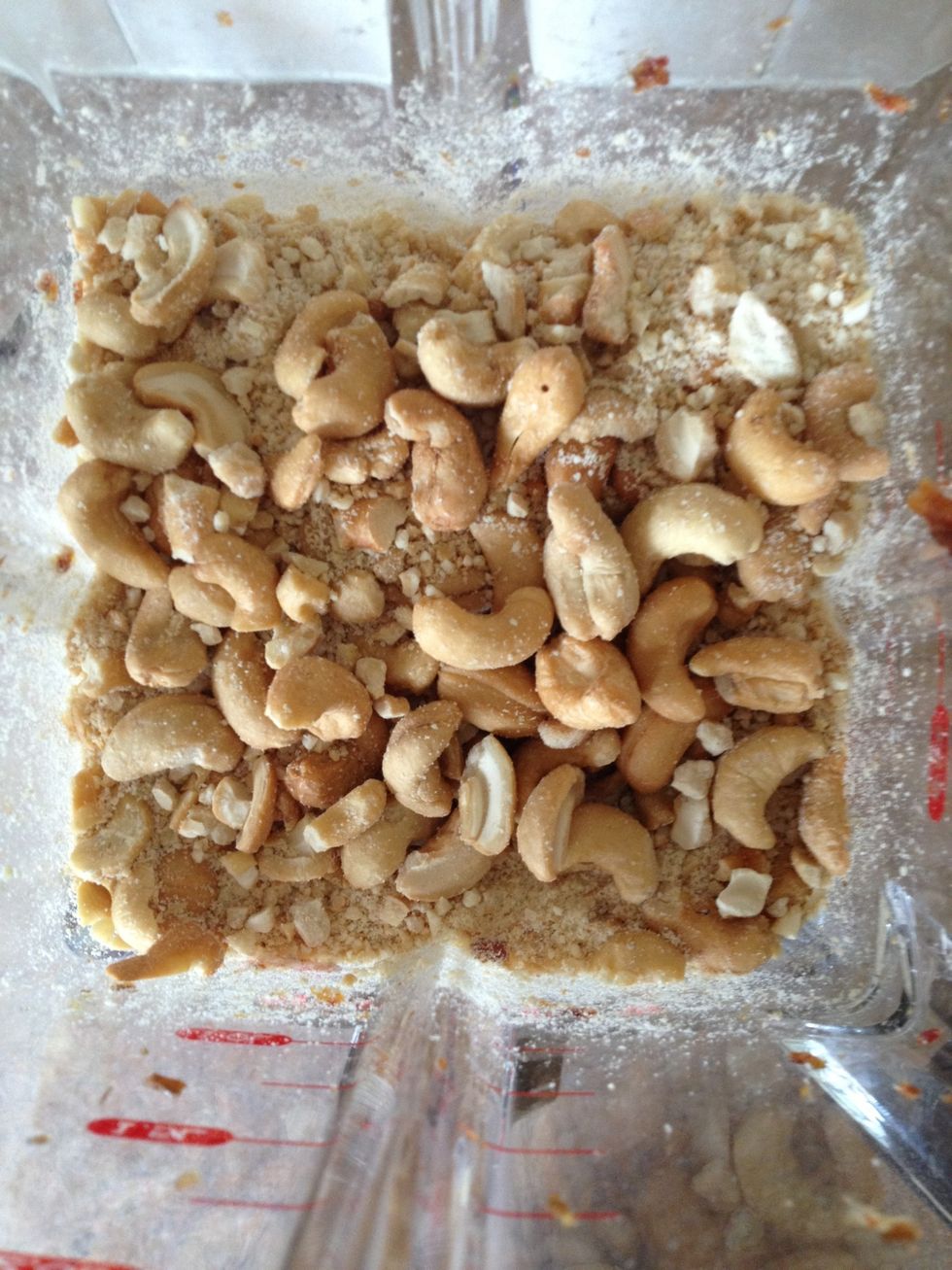Turn 400-500g cashews into crumbs.