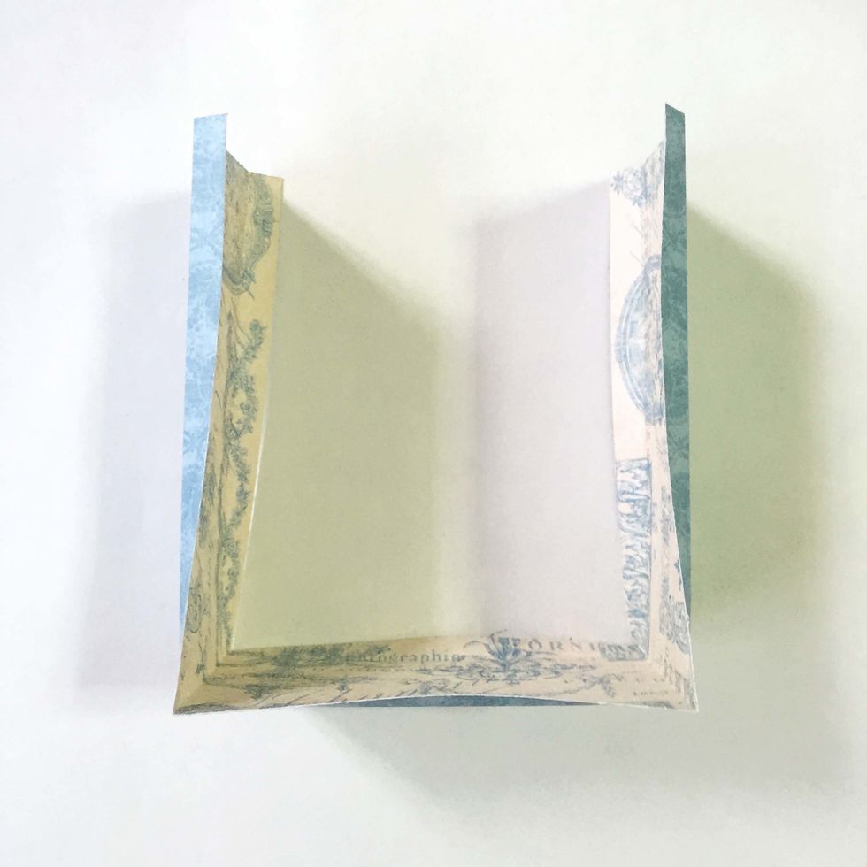 Turn around and score 4" on both ends of the rectangle paper. When fold, you will get this U-shape structure. This will be the attaching piece to connect the tags together.