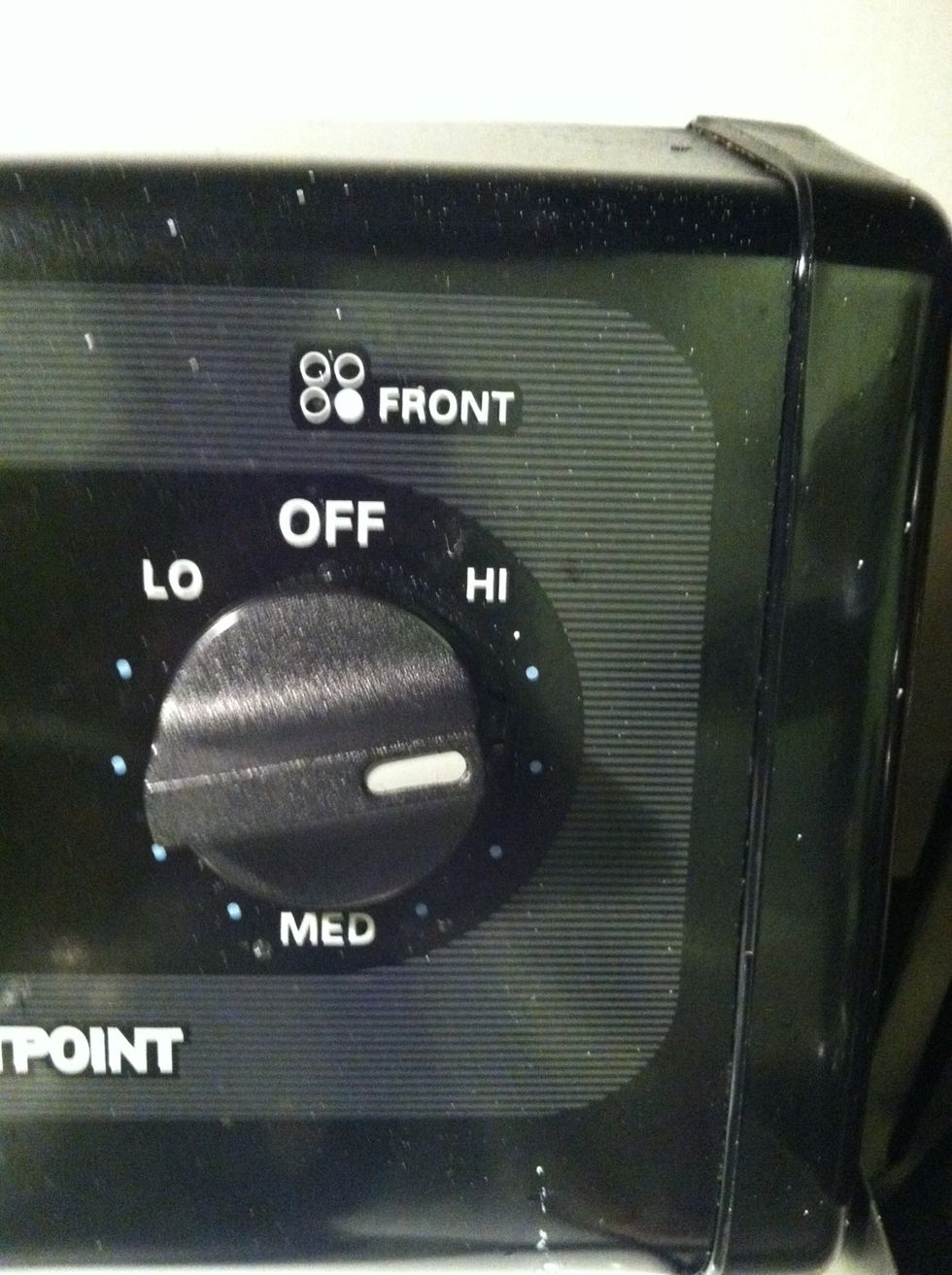Turn burner between Hight an medium heat to being water to a boil