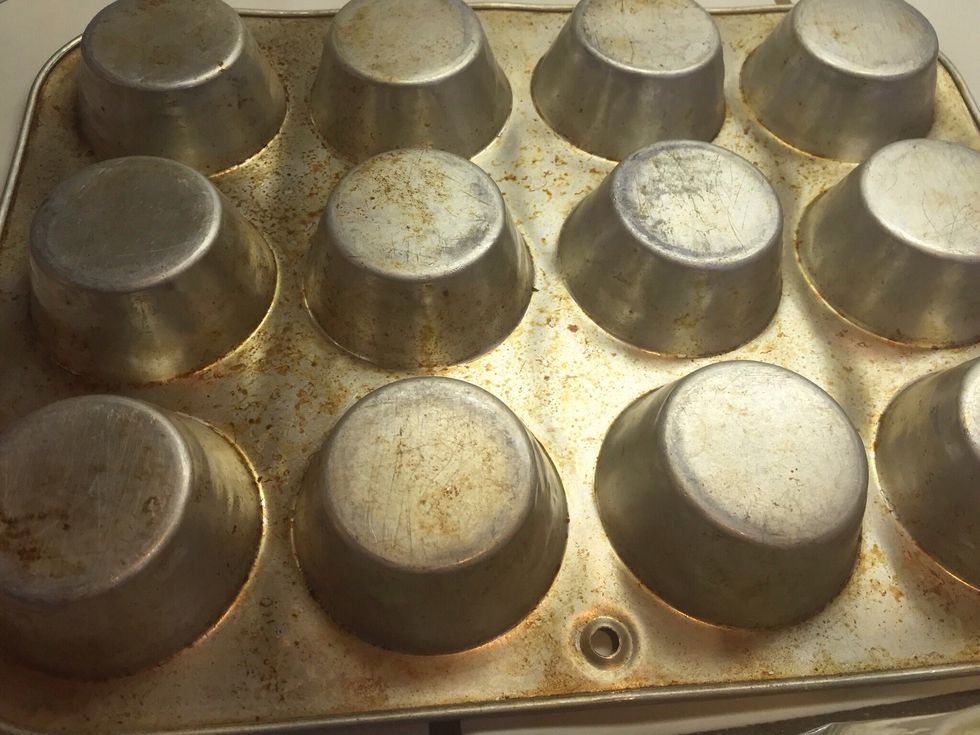 Turn cupcake tin upside down....