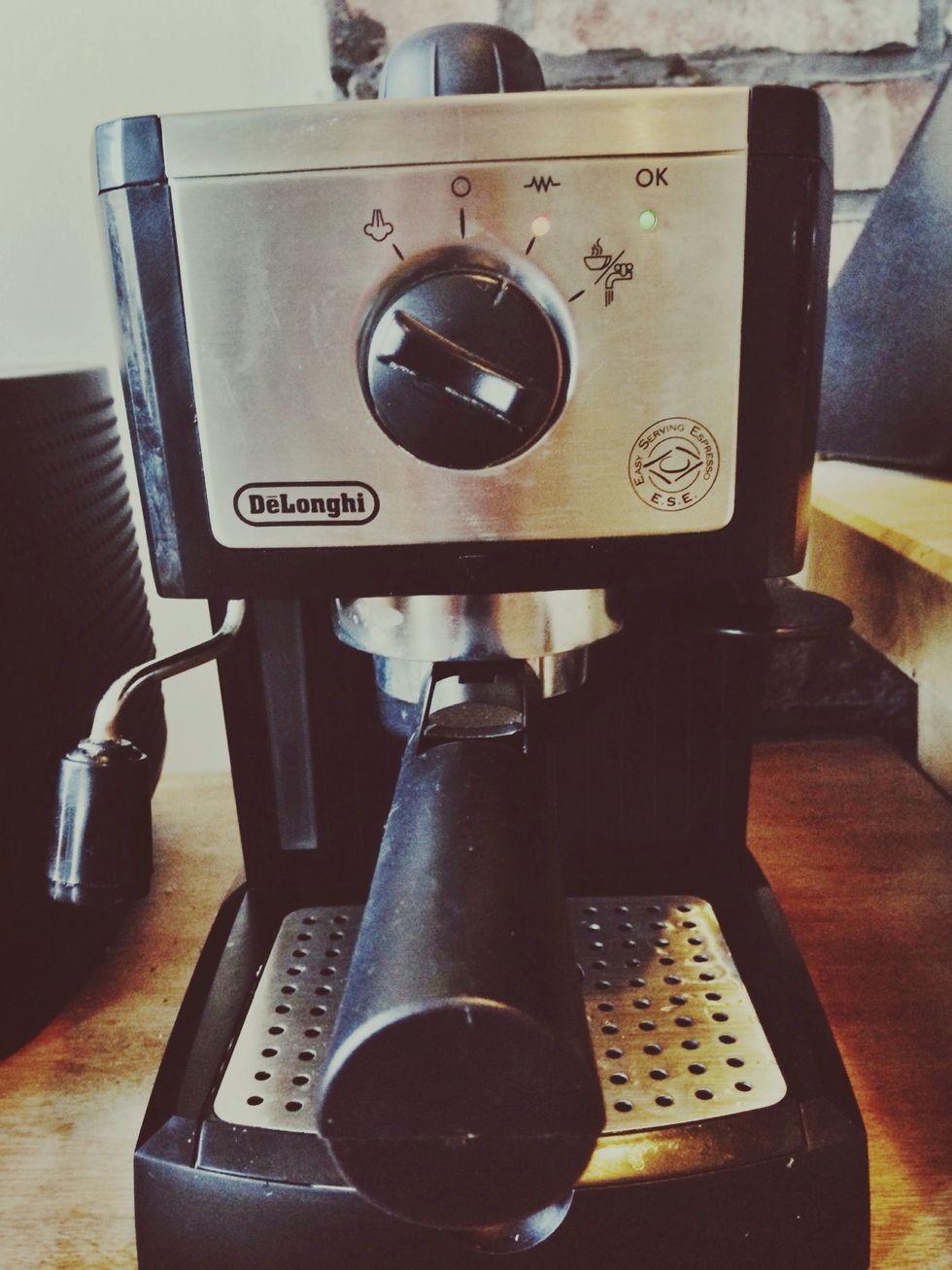 Turn knob to the right. (One notch right of center.) Wait for green light.