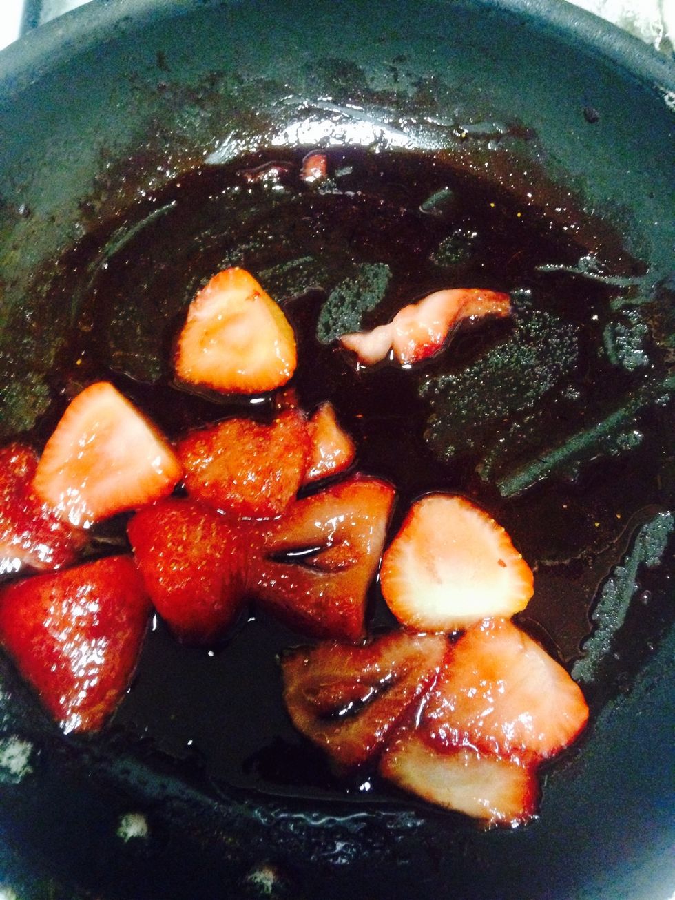 Turn off pan after syrup starts turning red then set it aside