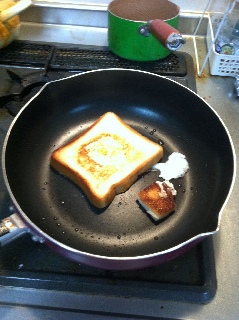 Turn off the heat when it becomes brown.