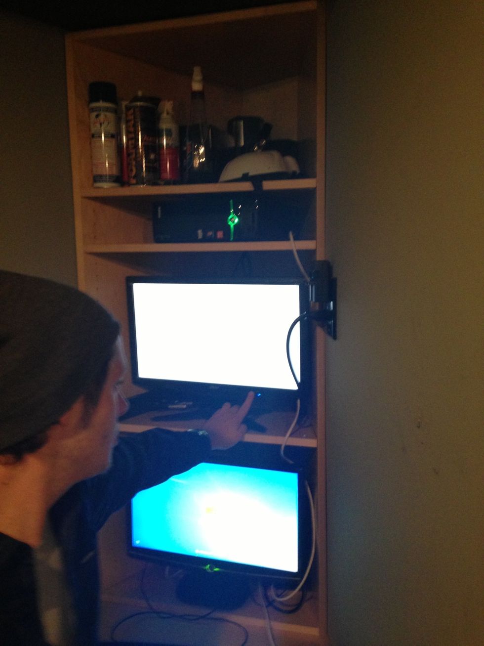 Turn on monitor