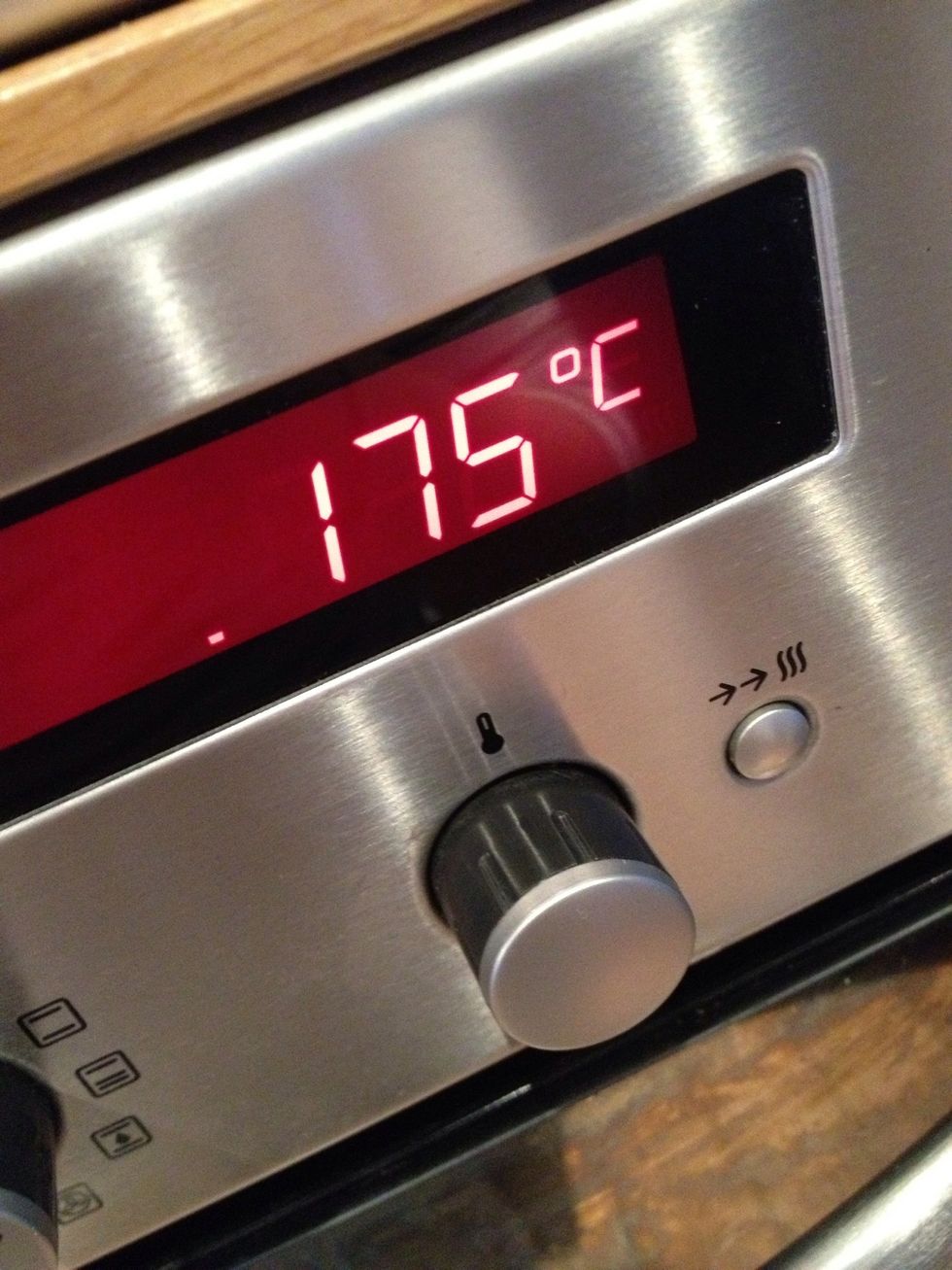 Turn on the oven to 175C/350F.