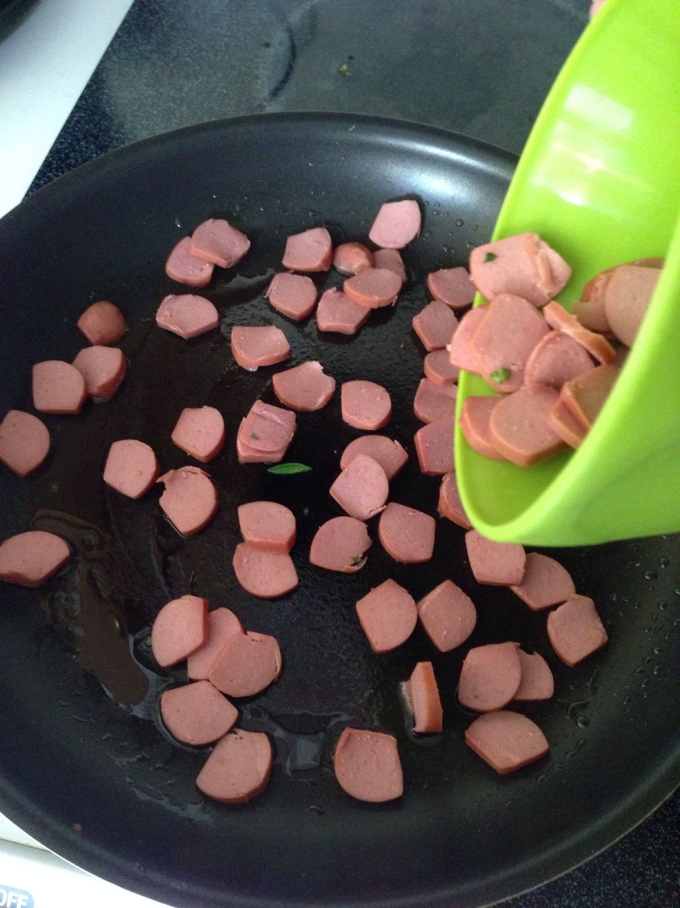 Turn on the stove in medium high and then put a drop of olive oil in the pan. When the oil is hot put the sausages ( I like the turkey or chicken -your choice) until slightly cooked.