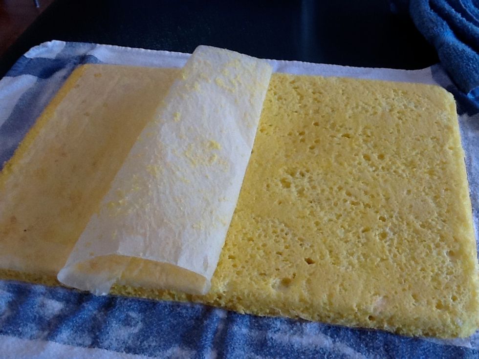 turn the tray on kitchen towel withe granulate sugar under take off the parchment paper out