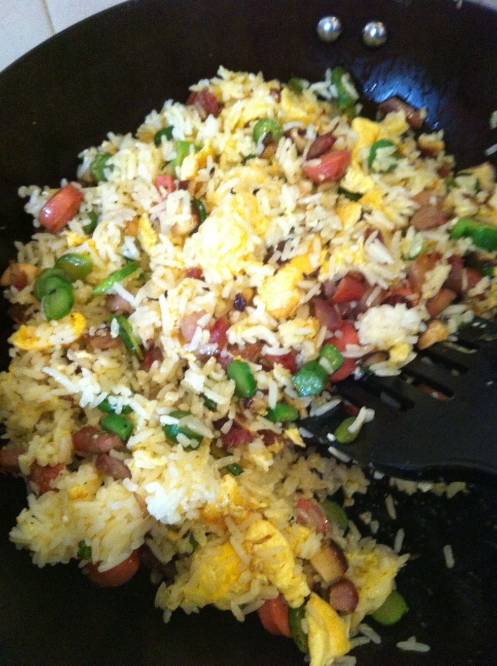 Turn to high heat, put back all the ingredients, keep stirring and mix them well together. Put some salt and pepper. Turn the stove off. And mix the green onions.