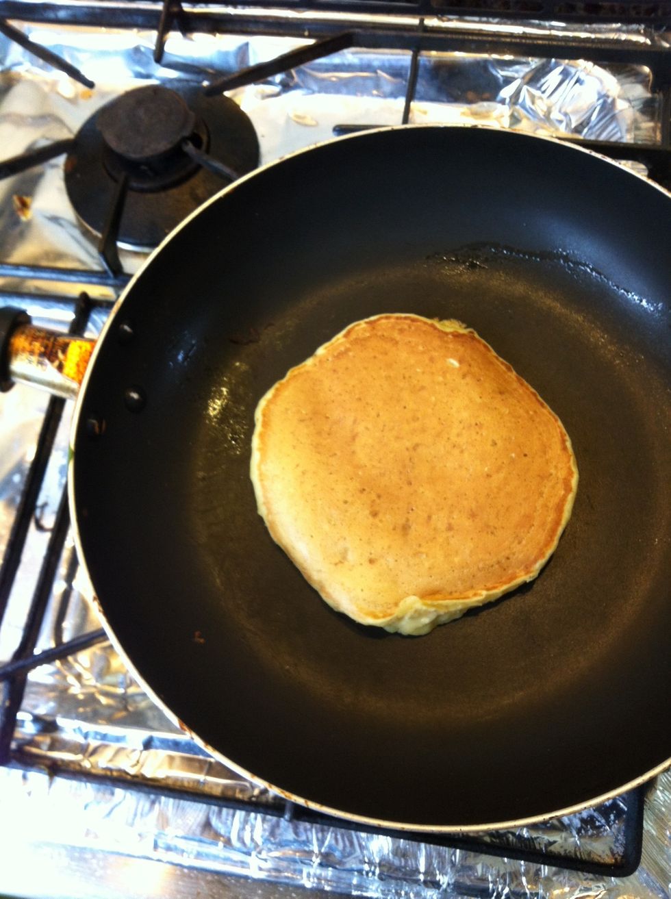 Turn when bubbles appear and the edges become dry.