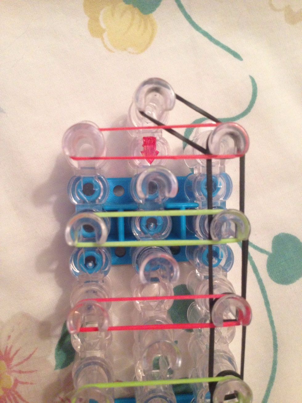 Turn your loom so the arrow is facing you \u2b07\ufe0f