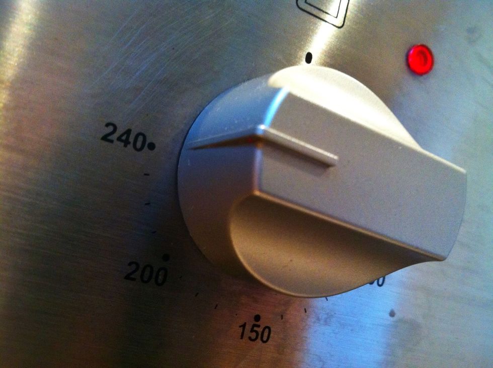 Turn your oven up to max 240'C (460'F) and wait till its preheated