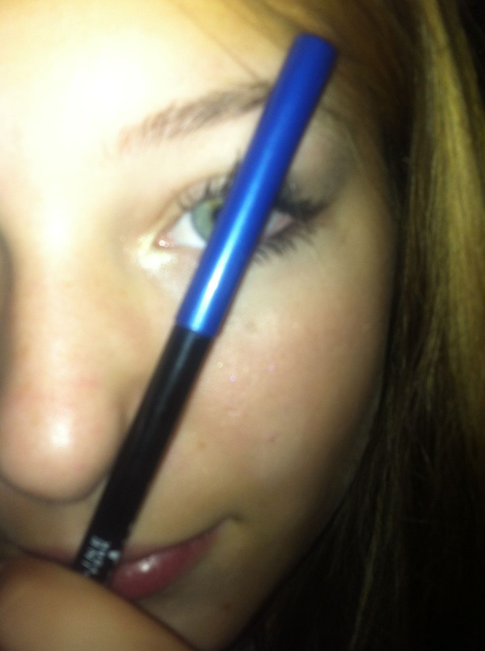 Turn your straight line slightly to the center of your pupil . Where they intersect should be where your eyebrow arches.