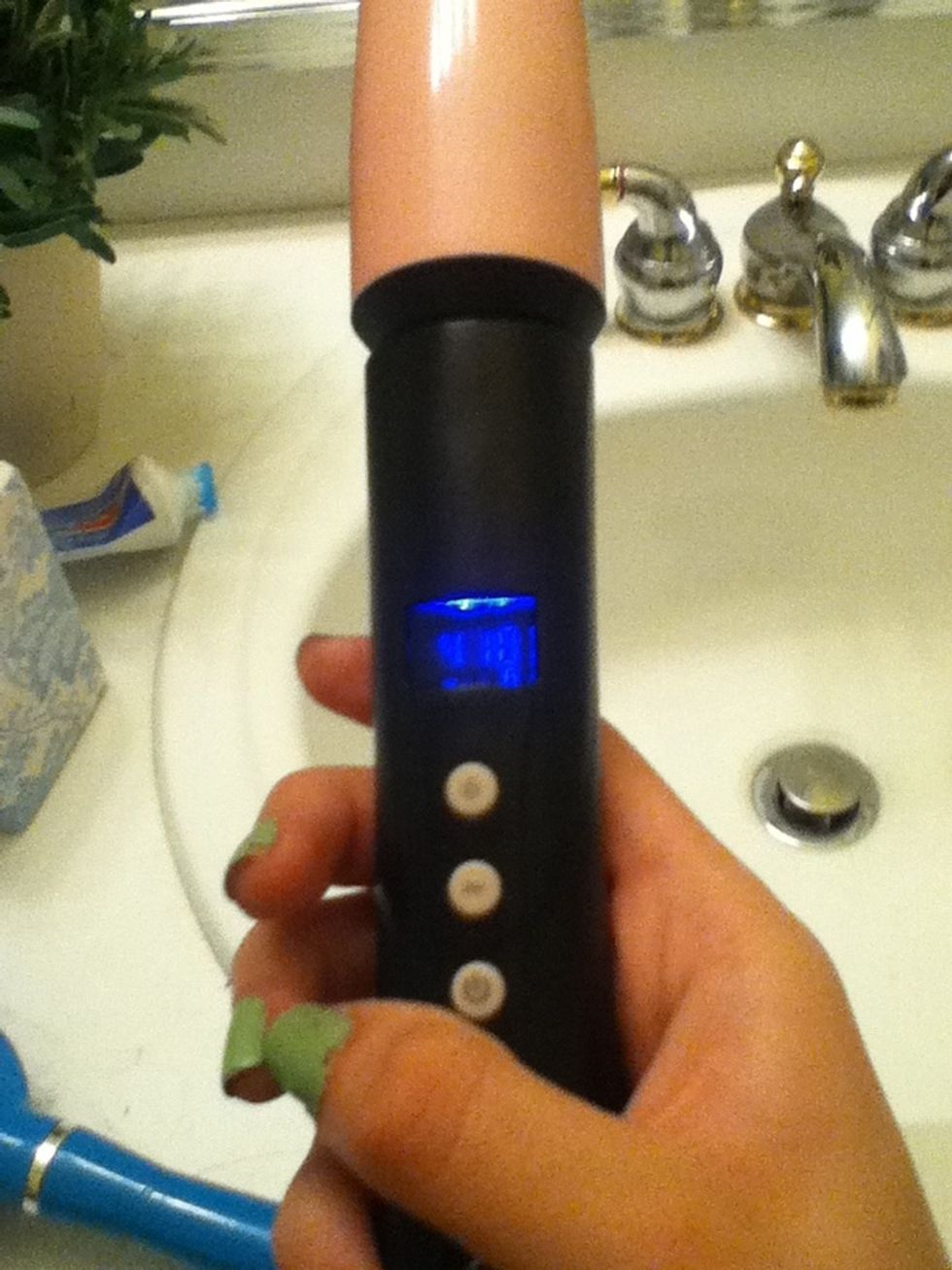 Turn your Wand to the temperature you want it at. Wait for the bars at the bottom to stop moving and stay a constant blue. Also, lock the wand by pressing the "-" button for a few seconds