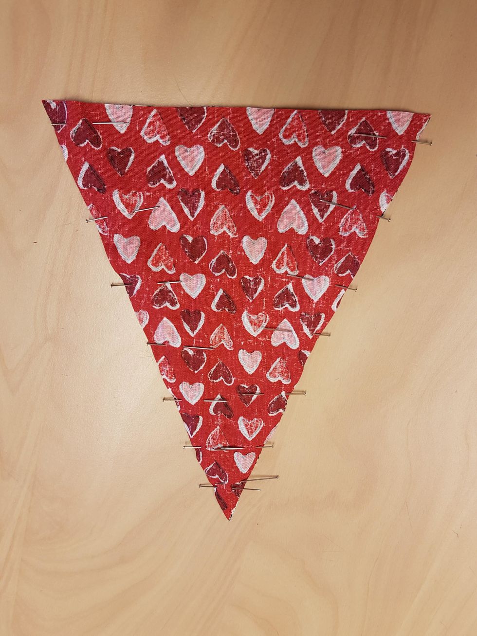 Tv\u00e4rn\u00e5la b\u00e5da sidorna med knappn\u00e5lar. L\u00e4mna basen \u00f6ppen.