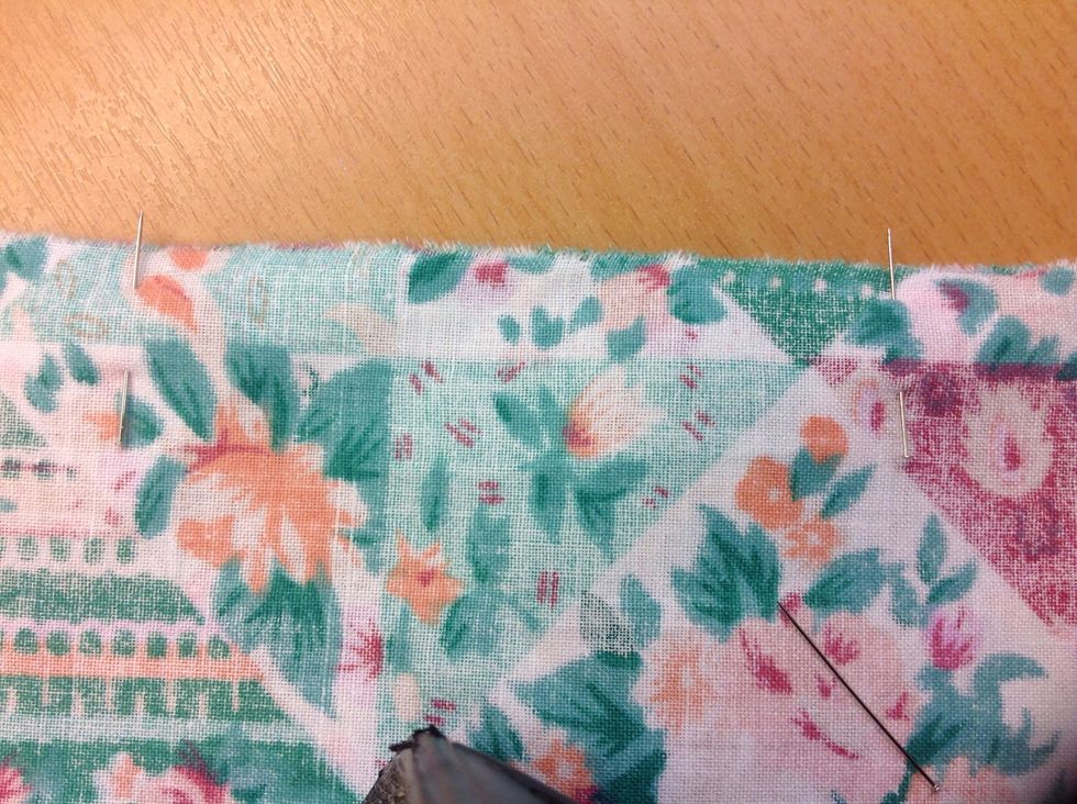 Tv\u00e4rn\u00e5la ca 5 st knappn\u00e5lar p\u00e5 varje sida (d\u00e5 kan man f\u00f6rsiktigt k\u00f6ra \u00f6ver n\u00e5larna).