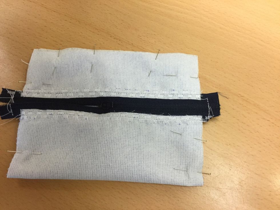 Tv\u00e4rn\u00e5la ihop ditt fodral. L\u00e5t blixtl\u00e5set vara \u00f6ppet en liten bit.