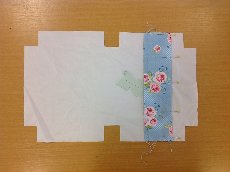 Tv\u00e4rn\u00e5la l\u00e4ngs med hela fickans nederkant.