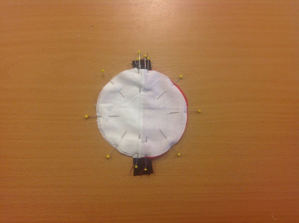 Tv\u00e4rn\u00e5la runt om.