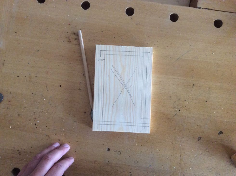 Tv\u00e5 "L" blir resultatet och materialet i mitten \u00e4r spill. Det ska s\u00e5gas bort.