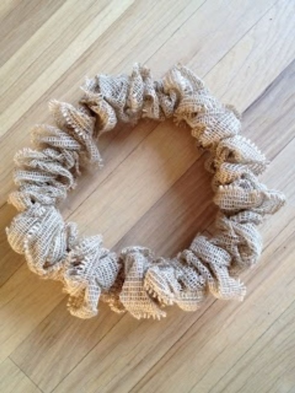 Twist and add on the burlap until it's as full as you want, then connect the two wire ends together.