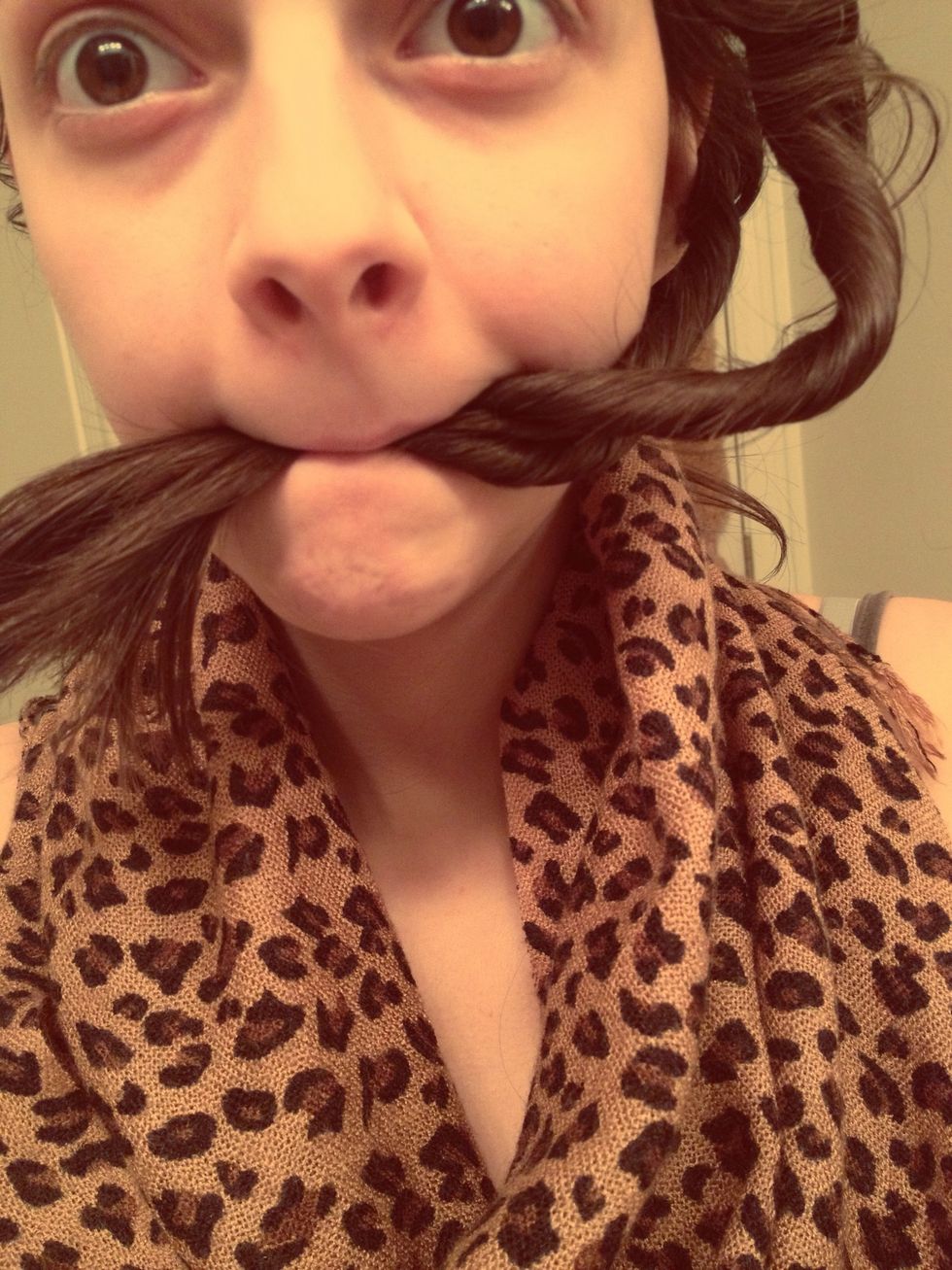 Twist the other sections and once they're all in your mouth..