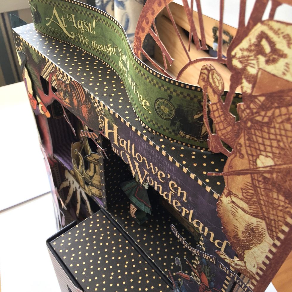 Twisty shape ornament.