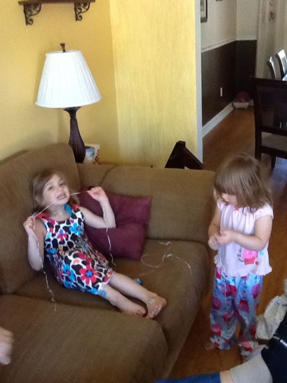 Two excellent flossers at work!