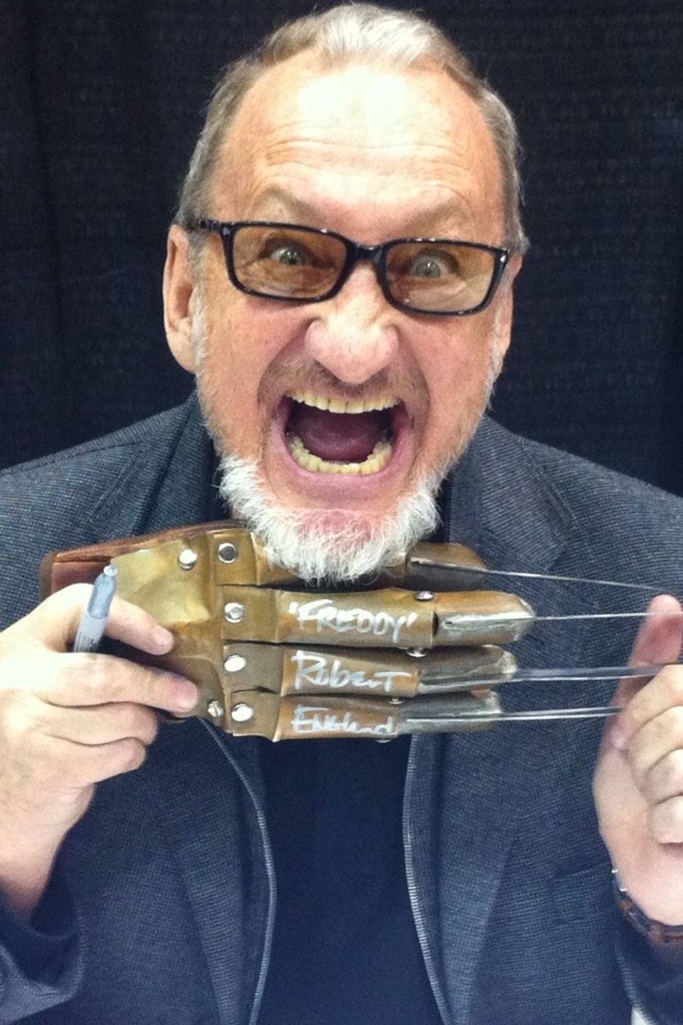 Two gloves where used to make this tutorial, this one an the one shown in the next step.