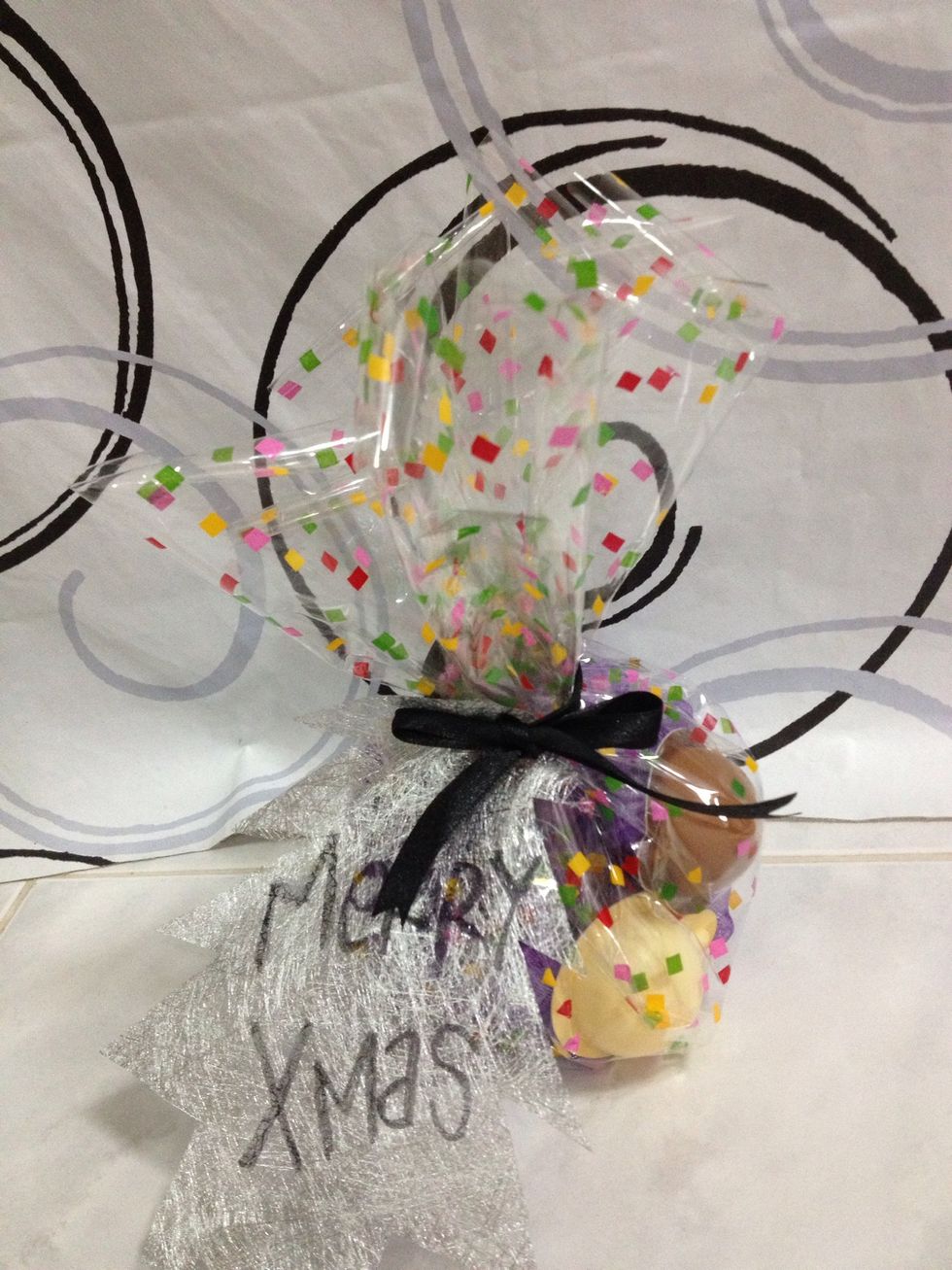 U see how the plastic roll out to create flower-like shape