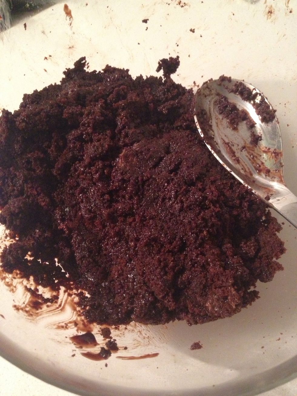 U want it moist like this. There's no specific ratio to this just so long as you can still roll everything into a ball and wont fall apart.