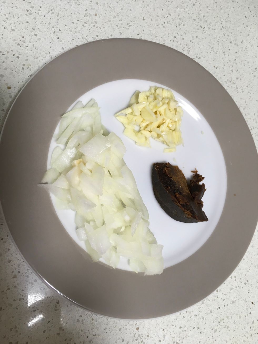 U will need: onion, garlic, 1stb brown sugar