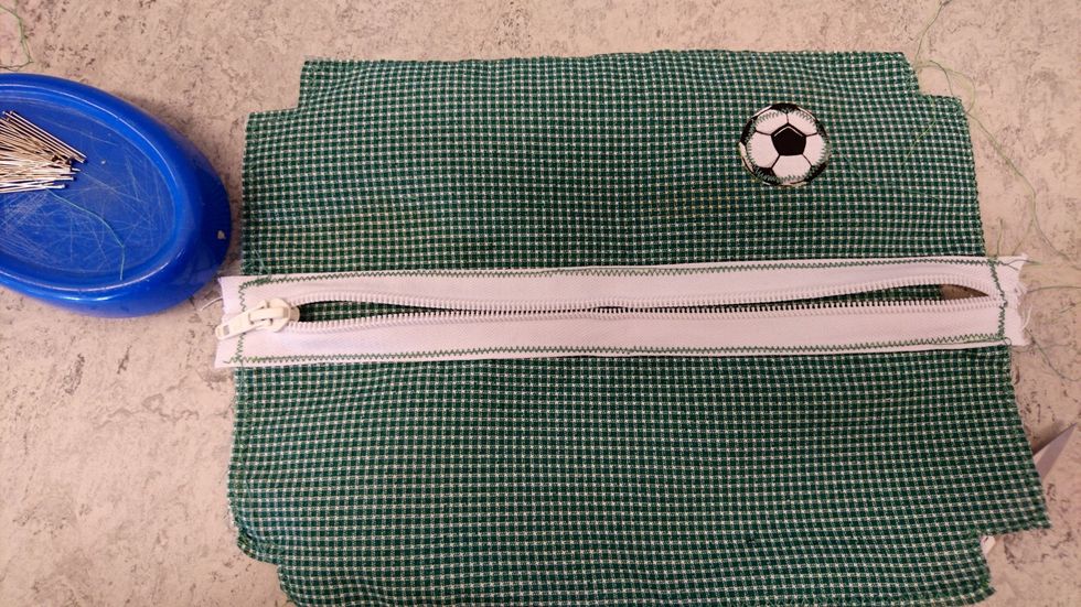 \u00d6ppna dragkedjan.