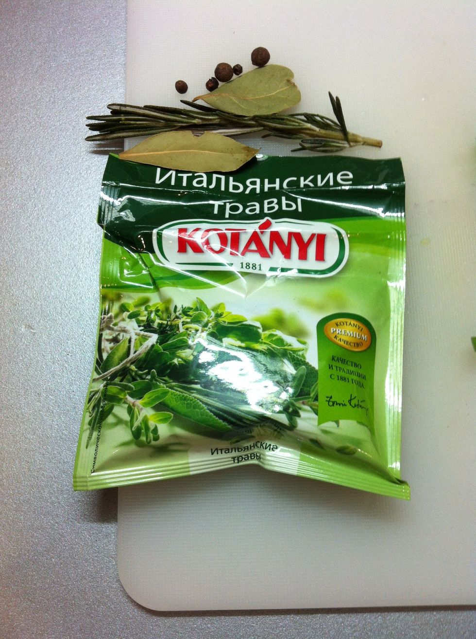 \u0414\u043e\u0431\u0430\u0432\u043b\u044f\u0435\u043c \u0432 \u0431\u0443\u043b\u044c\u043e\u043d \u043f\u0440\u0438\u043f\u0440\u0430\u0432\u044b: \u043b\u0430\u0432\u0440\u043e\u0432\u044b\u0439 \u043b\u0438\u0441\u0442, \u0440\u043e\u0437\u043c\u0430\u0440\u0438\u043d, \u043f\u0435\u0440\u0435\u0446.