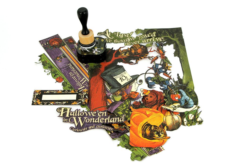 \u0417\u0430\u0442\u0435\u043c \u0432\u044b\u0440\u0435\u0437\u0430\u0435\u043c \u043f\u043e\u043d\u0440\u0430\u0432\u0438\u0432\u0448\u0438\u0435\u0441\u044f \u043d\u0430\u043c \u043c\u043e\u0442\u0438\u0432\u044b \u0438\u0437 \u0431\u0443\u043c\u0430\u0433\u0438 \u0438 \u0441\u043b\u0435\u0433\u043a\u0430 \u0442\u043e\u043d\u0438\u0440\u0443\u0435\u043c \u0438\u0445 \u0447\u0435\u0440\u043d\u044b\u043c\u0438 \u0447\u0435\u0440\u043d\u0438\u043b\u0430\u043c\u0438.