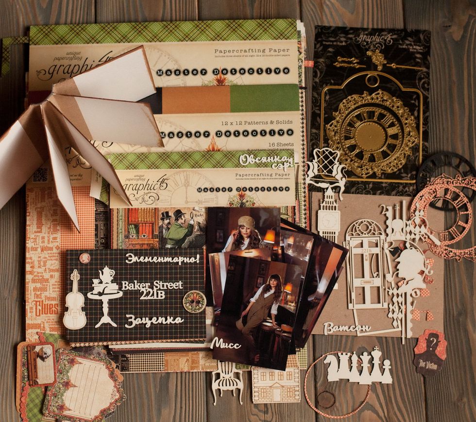 \u0418\u0441\u043f\u043e\u043b\u044c\u0437\u043e\u0432\u0430\u043b\u0430: - 3 \u043a\u043e\u043b\u043b\u0435\u043a\u0446\u0438\u0438 Master Detective Graphic 45 -\u0444\u043e\u043d\u043e\u0432\u0430\u044f 30\u044530; -\u0441\u0442\u0430\u043d\u0434\u0430\u0440\u0442\u043d\u0430\u044f 30\u044530; 20\u044520\u0441\u043c; - \u043a\u0430\u0440\u0442\u043e\u0447\u043a\u0438, \u0447\u0438\u043f\u0431\u043e\u0440\u0434 \u0438\u0437 \u044d\u0442\u043e\u0439 \u0436\u0435 \u043a\u043e\u043b\u043b\u0435\u043a\u0446\u0438\u0438; - \u043d\u043e\u0436 \u0422\u0430\u043a\u0436\u0435 \u0447\u0438\u043f\u0431\u043e\u0440\u0434 \u043e\u0442 \u041f\u0440\u043e\u0441\u0442\u043e \u043d\u0435\u0431\u043e