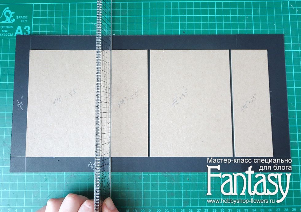 \u041d\u0430\u043a\u043b\u0435\u0438\u0432\u0430\u0435\u043c \u0434\u0435\u0442\u0430\u043b\u0438 \u043d\u0430 \u043a\u0430\u0440\u0434\u0441\u0442\u043e\u043a. \u0420\u0430\u0441\u0441\u0442\u043e\u044f\u043d\u0438\u0435 \u043c\u0435\u0436\u0434\u0443 \u0434\u0435\u0442\u0430\u043b\u044f\u043c\u0438 \u0434\u043e\u043b\u0436\u043d\u043e \u0431\u044b\u0442\u044c \u0440\u0430\u0432\u043d\u043e \u0434\u0432\u043e\u0439\u043d\u043e\u0439 \u0442\u043e\u043b\u0449\u0438\u043d\u0435 \u0438\u0441\u043f\u043e\u043b\u044c\u0437\u0443\u0435\u043c\u043e\u0433\u043e \u043f\u0435\u0440\u0435\u043f\u043b\u0435\u0442\u043d\u043e\u0433\u043e \u043a\u0430\u0440\u0442\u043e\u043d\u0430.