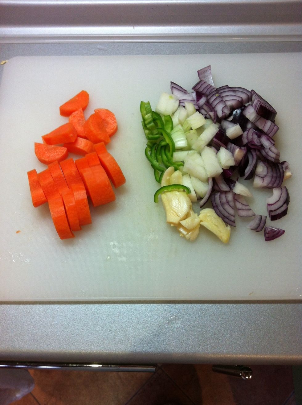 \u041f\u043e\u043a\u0430 \u0432\u0430\u0440\u0438\u0442\u0441\u044f \u0431\u0443\u043b\u044c\u043e\u043d, \u0440\u0435\u0436\u0435\u043c \u043e\u0432\u043e\u0449\u0438. \u041d\u0435\u0432\u0430\u0436\u043d\u043e \u043a\u0430\u043a, \u043e\u043d\u0438 \u0432\u0441\u0435 \u0440\u0430\u0432\u043d\u043e \u043f\u0440\u0435\u0432\u0440\u0430\u0442\u044f\u0442\u0441\u044f \u0432 \u043f\u044e\u0440\u0435.