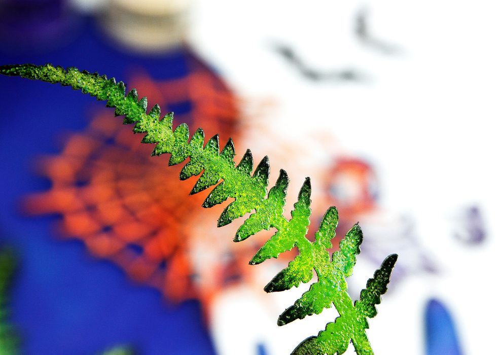 \u041f\u043e\u0441\u043b\u0435 \u044d\u043c\u0431\u043e\u0441\u0441\u0438\u043d\u0433\u0430 \u0442\u0430\u043a \u0436\u0435 \u043a\u0440\u0430\u044f \u043c\u043e\u0436\u043d\u043e \u0437\u0430\u0442\u043e\u043d\u0438\u0440\u043e\u0432\u0430\u0442\u044c \u0447\u0435\u0440\u043d\u043e\u0439 \u043a\u0440\u0430\u0441\u043a\u043e\u0439.