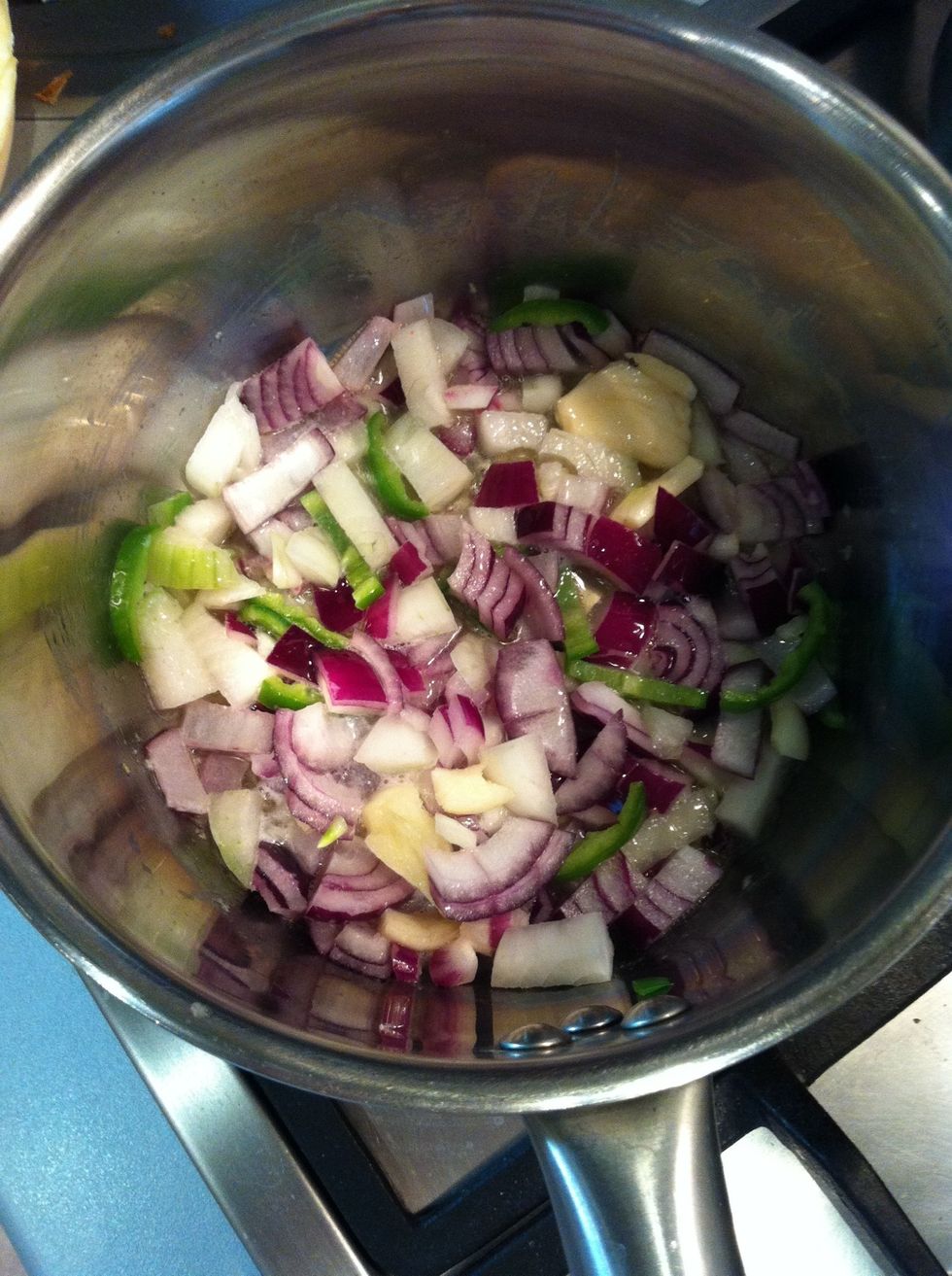 \u0422\u0443\u0448\u0438\u043c \u043b\u0443\u043a, \u0447\u0435\u0441\u043d\u043e\u043a \u0438 \u043f\u0435\u0440\u0435\u0446 \u0447\u0438\u043b\u0438 \u043c\u0438\u043d\u0443\u0442 \u043f\u044f\u0442\u044c \u0434\u043e \u043f\u0440\u043e\u0437\u0440\u0430\u0447\u043d\u043e\u0441\u0442\u0438 \u043b\u0443\u043a\u0430 \u0438 \u0447\u0435\u0441\u043d\u043e\u043a\u0430.