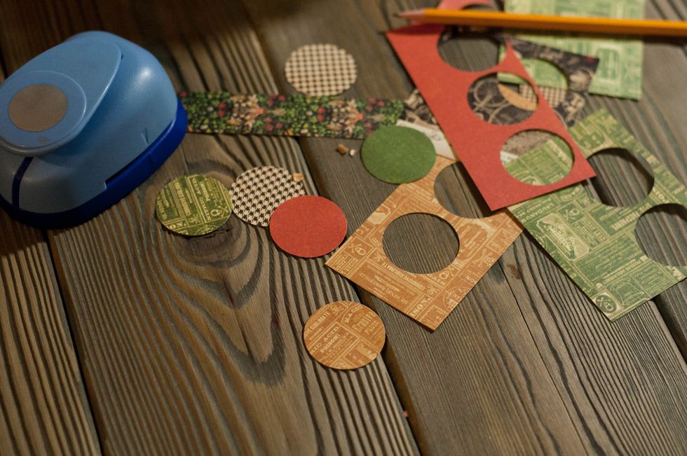 \u0434\u044b\u0440\u043e\u043a\u043e\u043b\u043e\u043c \u0432\u044b\u0440\u0435\u0437\u0430\u044e \u043a\u0440\u0443\u0433\u0438