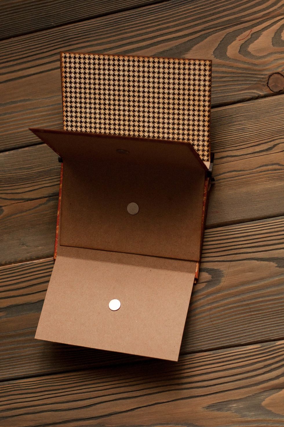 \u043f\u0440\u0438\u043a\u043b\u0435\u0438\u0432\u0430\u0435\u043c \u043c\u0430\u0433\u043d\u0438\u0442\u044b