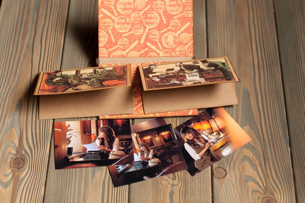 \u0442\u0430\u043a\u0438\u0435 \u043f\u043e\u0434\u043b\u043e\u0436\u043a\u0438 \u044f \u0440\u0435\u0448\u0438\u043b\u0430 \u0441\u0434\u0435\u043b\u0430\u0442\u044c, \u0434\u043b\u044f \u0433\u043e\u0440\u0438\u0437\u043e\u043d\u0442\u0430\u043b\u044c\u043d\u044b\u0445 \u0444\u043e\u0442\u043e.\u0410\u043b\u044c\u0431\u043e\u043c \u0437\u0430\u0434\u0443\u043c\u0430\u043d \u0431\u044b\u0442\u044c \u0432\u0435\u0440\u0442\u0438\u043a\u0430\u043b\u044c\u043d\u044b\u043c, \u043f\u043e\u044d\u0442\u043e\u043c\u0443, \u043e\u043d\u0438 \u043f\u043e\u043c\u0435\u0441\u0442\u044f\u0442\u0441\u044f \u0442\u043e\u043b\u044c\u043a\u043e \u0442\u0430\u043a\u0438\u043c \u043e\u0431\u0440\u0430\u0437\u043e\u043c.