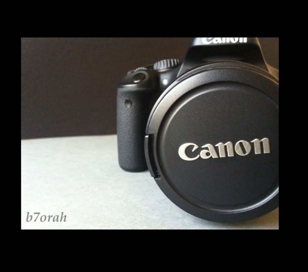 \u0623\u062d\u062f \u0623\u0646\u0648\u0627\u0639 \u0627\u0644\u062a\u0635\u0648\u064a\u0631 \u0627\u0644\u0627\u0628\u062f\u0627\u0639\u064a \u060c \u062a\u0639\u062a\u0645\u062f \u0641\u0643\u0631\u062a\u0647 \u0639\u0644\u0649 \u0627\u0633\u062a\u062e\u062f\u0627\u0645 \u0645\u0635\u062f\u0631 \u0636\u0648\u0621 \u0644\u0644\u0631\u0633\u0645 \u0639\u0646 \u0637\u0631\u064a\u0642 \u062a\u062d\u0631\u064a\u0643\u0647 \u0623\u0645\u0627\u0645 \u0627\u0644\u0643\u0627\u0645\u064a\u0631\u0627 A creative types of photography, use a light source for a drawing by moving it in front of the camera