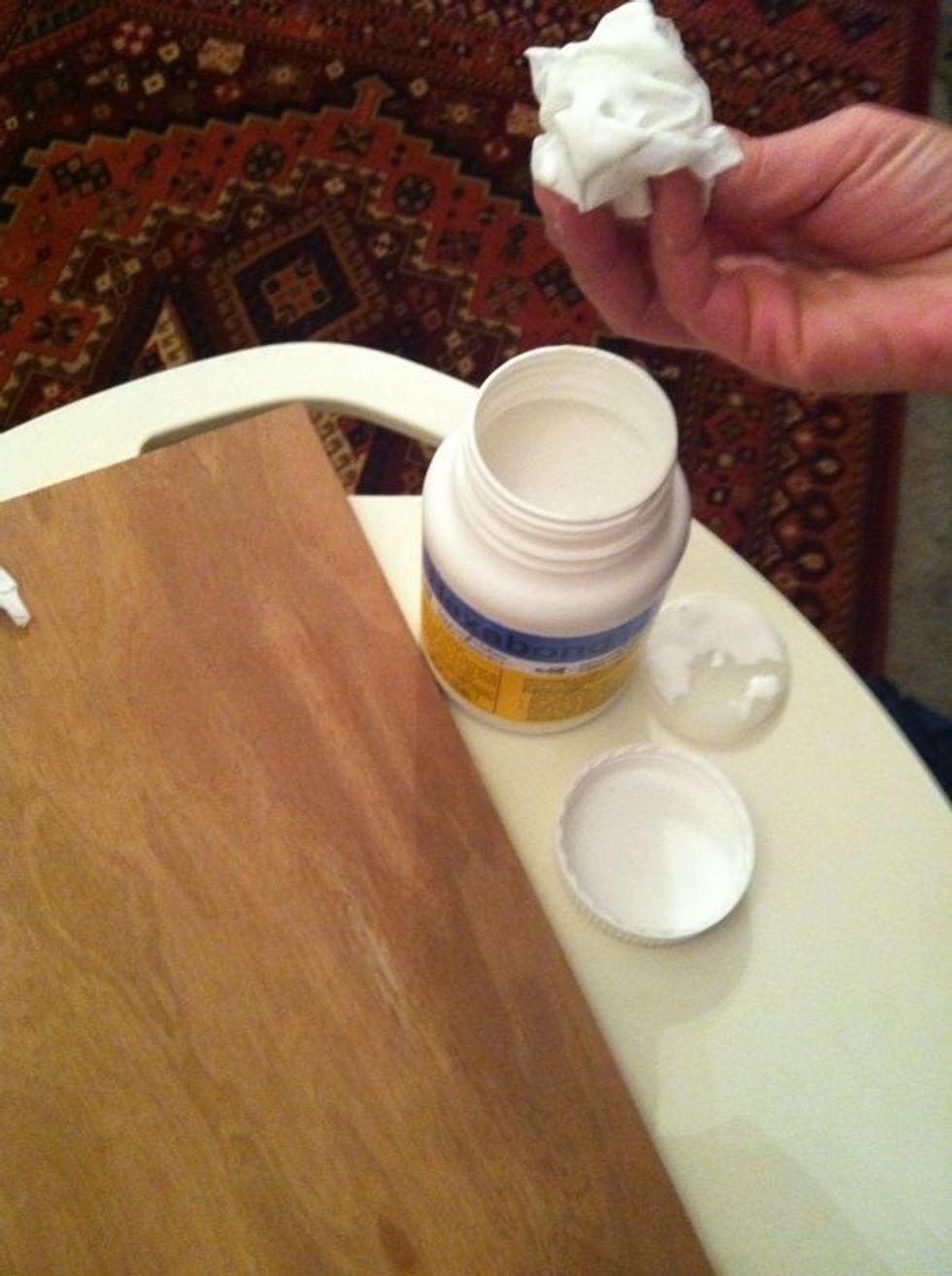 \u0623\u0648\u0644\u0627\u064b: \u0623\u0636\u0639 \u0641\u0648\u0642 \u0627\u0644\u062e\u0634\u0628\u0629 \u0627\u0644\u0645\u062d\u0627\u0631\u0645 \u0627\u0644\u0648\u0631\u0642\u064a\u0629 \u0627\u0644\u0645\u063a\u0645\u0633\u0629 \u0628\u0627\u0644\u063a\u0631\u0627\u0621