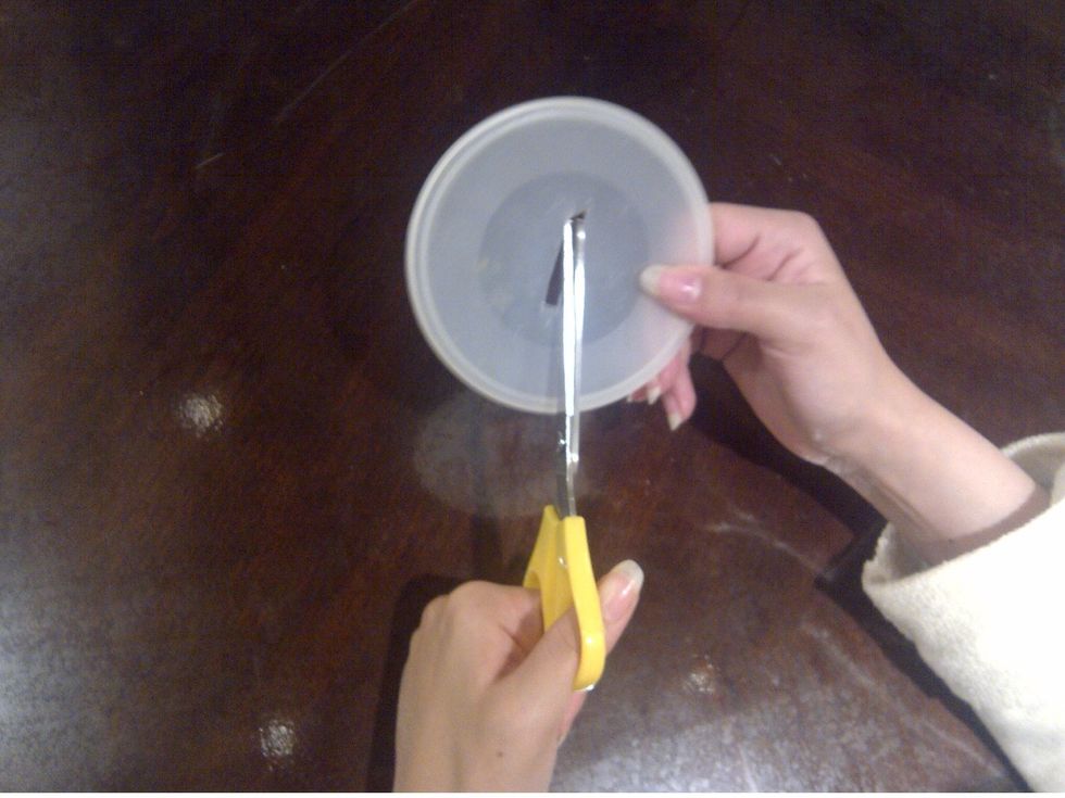 \u0625\u062d\u0636\u0627\u0631 \u063a\u0637\u0627\u0621 \u0639\u0644\u0628\u0629 \u0627\u0644\u062d\u0644\u064a\u0628 \u0648\u0639\u0645\u0644 \u0641\u062a\u062d\u0647 \u0641\u064a \u0627\u0644\u0648\u0633\u0637 \u0628\u0627\u0633\u062a\u062e\u062f\u0627\u0645 \u0627\u0644\u0645\u0642\u0635