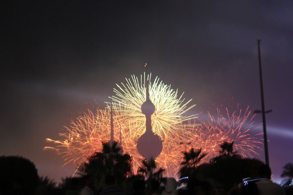 \u0643\u0630\u0644\u0643 \u0628\u0646\u0641\u0633 \u0627\u0644\u0637\u0631\u064a\u0642\u0629 \u0648\u0627\u0644\u0625\u0639\u062f\u0627\u062f\u0627\u062a \u0644\u062a\u0635\u0648\u064a\u0631 \u0627\u0644\u0623\u0644\u0639\u0627\u0628 \u0627\u0644\u0646\u0627\u0631\u064a\u0629 .... Also in the same way and settings to shoot fireworks