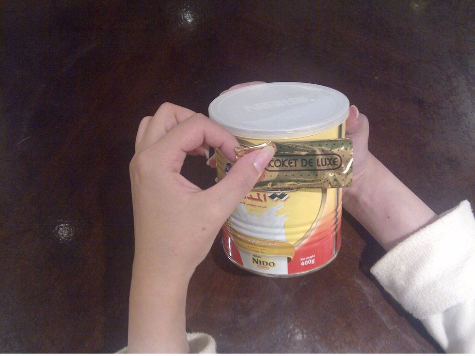 \u0644\u0635\u0642 \u0627\u0644\u063a\u0644\u0627\u0641 \u0639\u0644\u0649 \u0639\u0644\u0628\u0629 \u0627\u0644\u062d\u0644\u064a\u0628 \u0628\u0634\u0643\u0644 \u0639\u0634\u0648\u0627\u0626\u064a \u0648\u0645\u062a\u062f\u0627\u062e\u0644