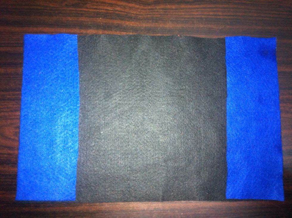 \u0646\u0636\u0639 \u0627\u0644\u0642\u0637\u0639\u062a\u0627\u0646 \u0627\u0644\u0635\u063a\u064a\u0631\u062a\u0627\u0646 \u0639\u0644\u0649 \u062c\u0627\u0646\u0628\u064a \u0627\u0644\u0642\u0637\u0639\u0629 \u0627\u0644\u0643\u0628\u064a\u0631\u0629 \u0643\u0645\u0627 \u0647\u0648 \u0645\u0648\u0636\u062d \u0628\u0627\u0644\u0634\u0643\u0644 .